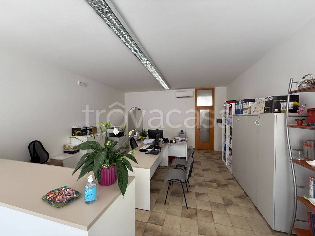 ufficio in vendita a Buja