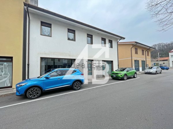 casa semindipendente in vendita a Buja