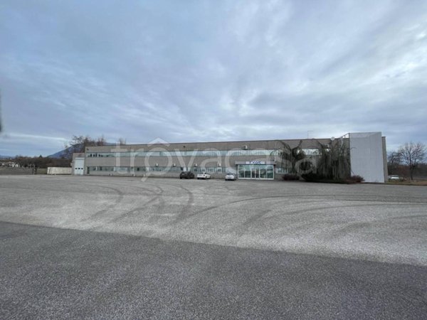 locale commerciale in vendita a Buja