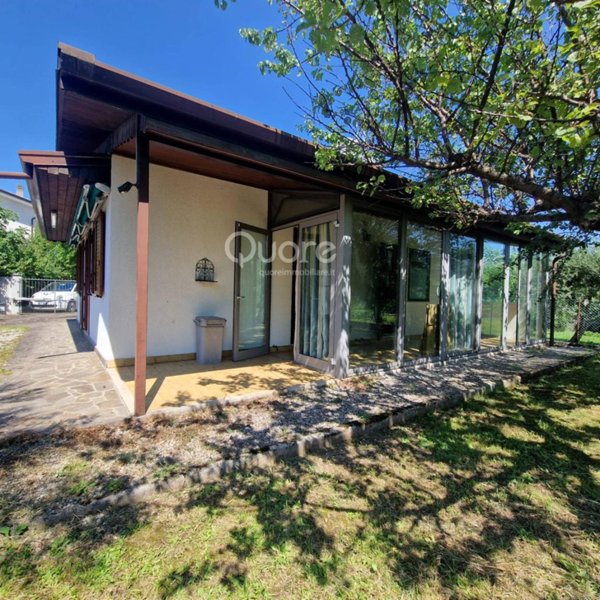 casa indipendente in vendita a Buja