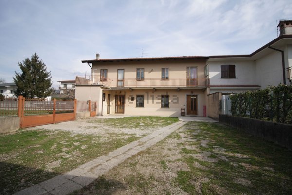 casa indipendente in vendita a Buja