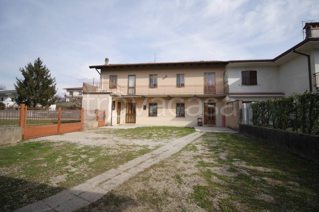 casa indipendente in vendita a Buja