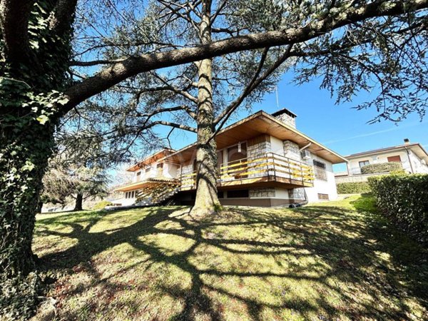 casa indipendente in vendita a Buja