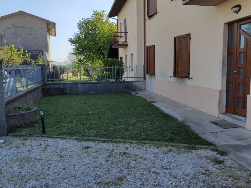 casa indipendente in vendita a Buja