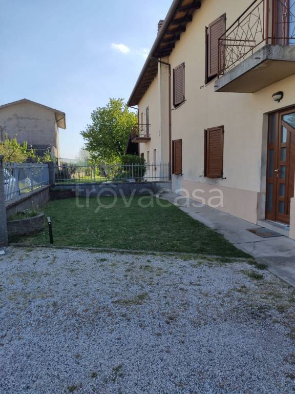 casa indipendente in vendita a Buja