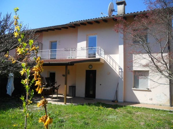 casa indipendente in vendita a Buja
