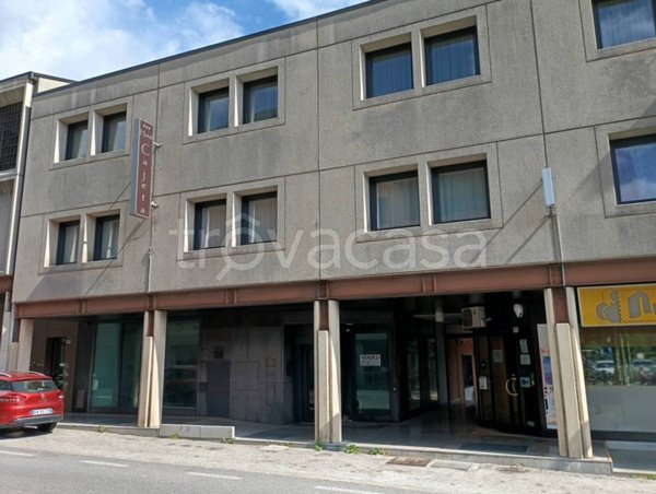negozio in vendita a Buja