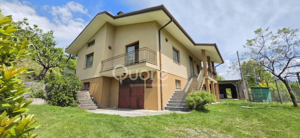 casa indipendente in vendita a Buja