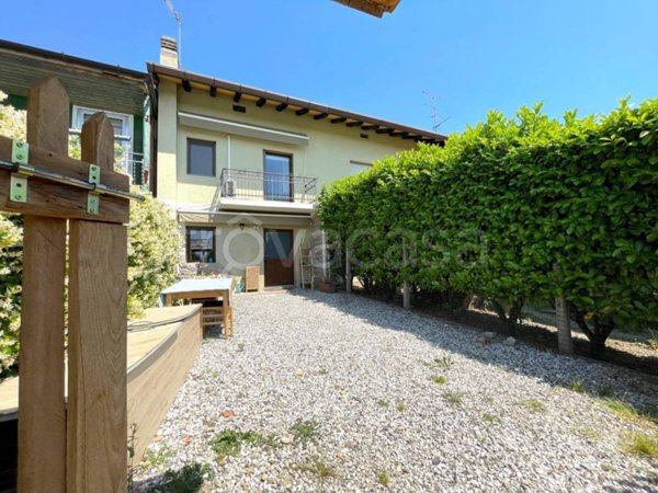 casa indipendente in vendita a Buja