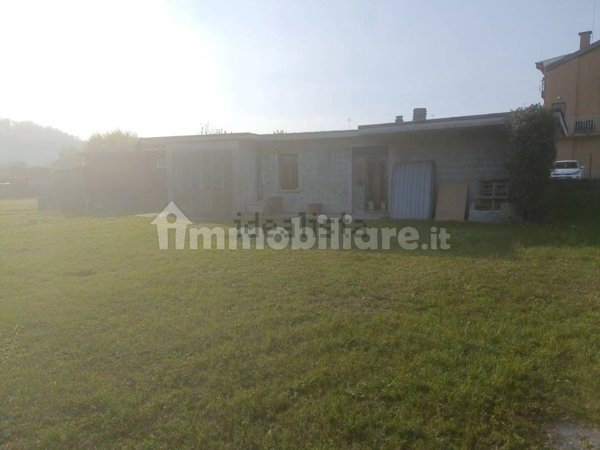casa indipendente in vendita a Buja