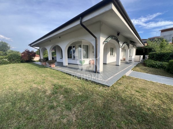 casa indipendente in vendita a Buja