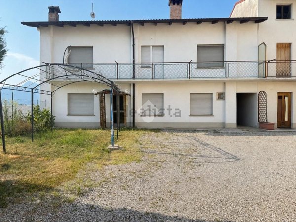 casale in vendita a Buja