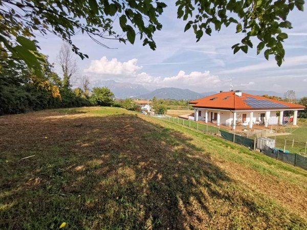 terreno in vendita a Buja