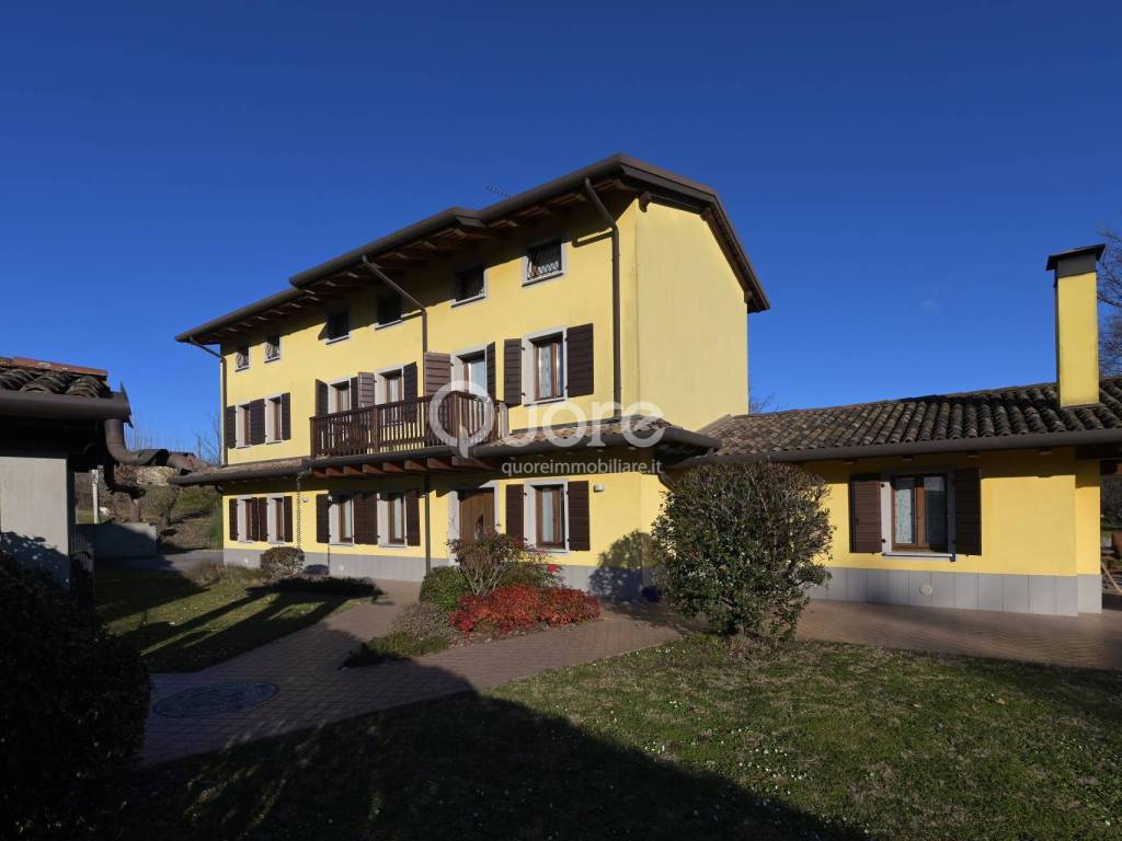 casa indipendente in vendita a Buttrio in zona Caminetto