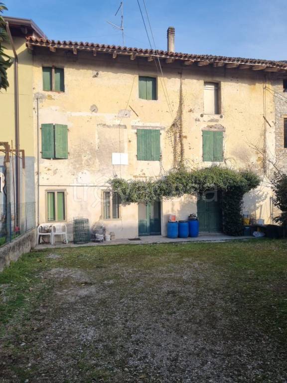 casa indipendente in vendita a Buttrio in zona Camino