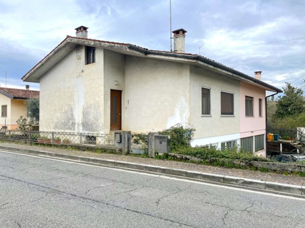 casa indipendente in vendita a Buttrio in zona Caminetto