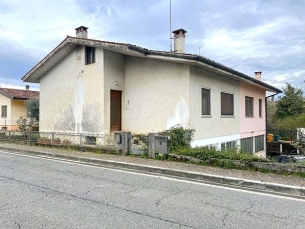 casa indipendente in vendita a Buttrio in zona Caminetto