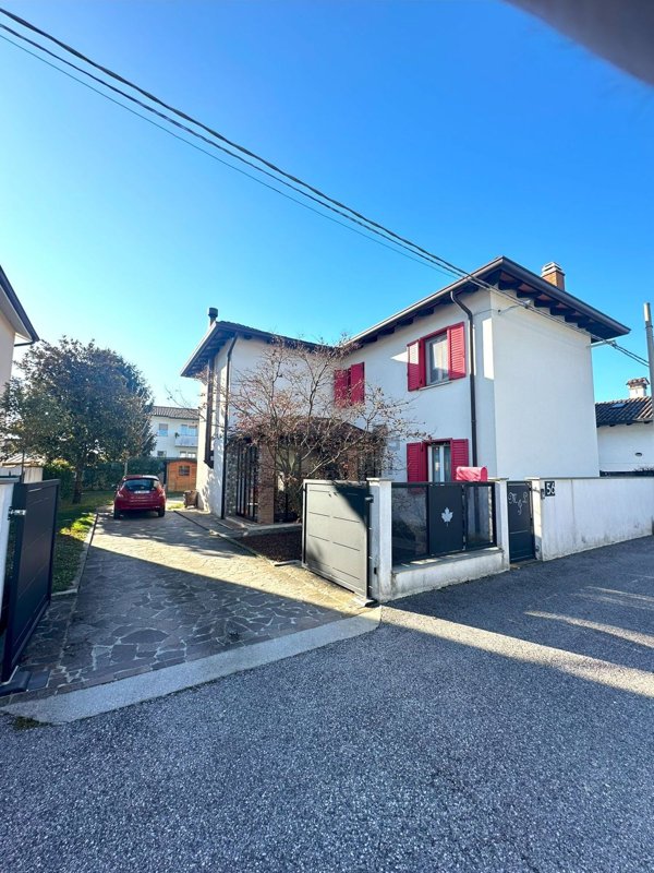 casa indipendente in vendita a Buttrio