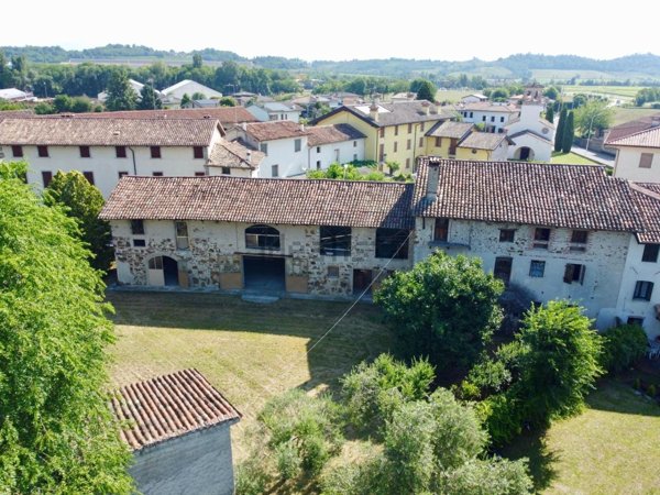 casa indipendente in vendita a Buttrio in zona Camino