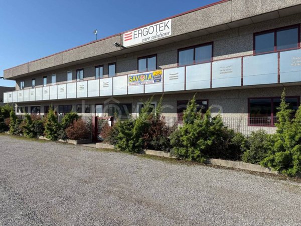 locale commerciale in vendita a Buttrio