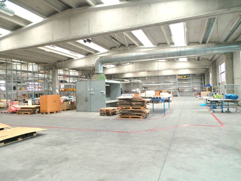 locale commerciale in vendita a Buttrio