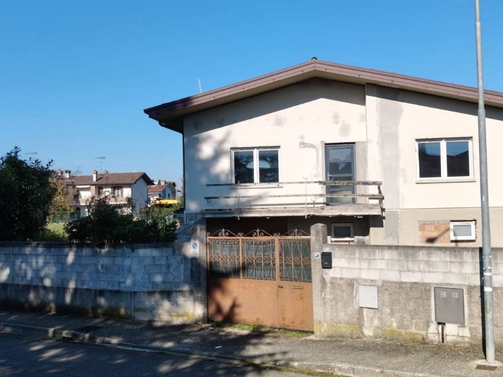 casa indipendente in vendita a Buttrio