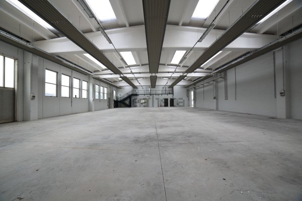 capannone in vendita a Buttrio