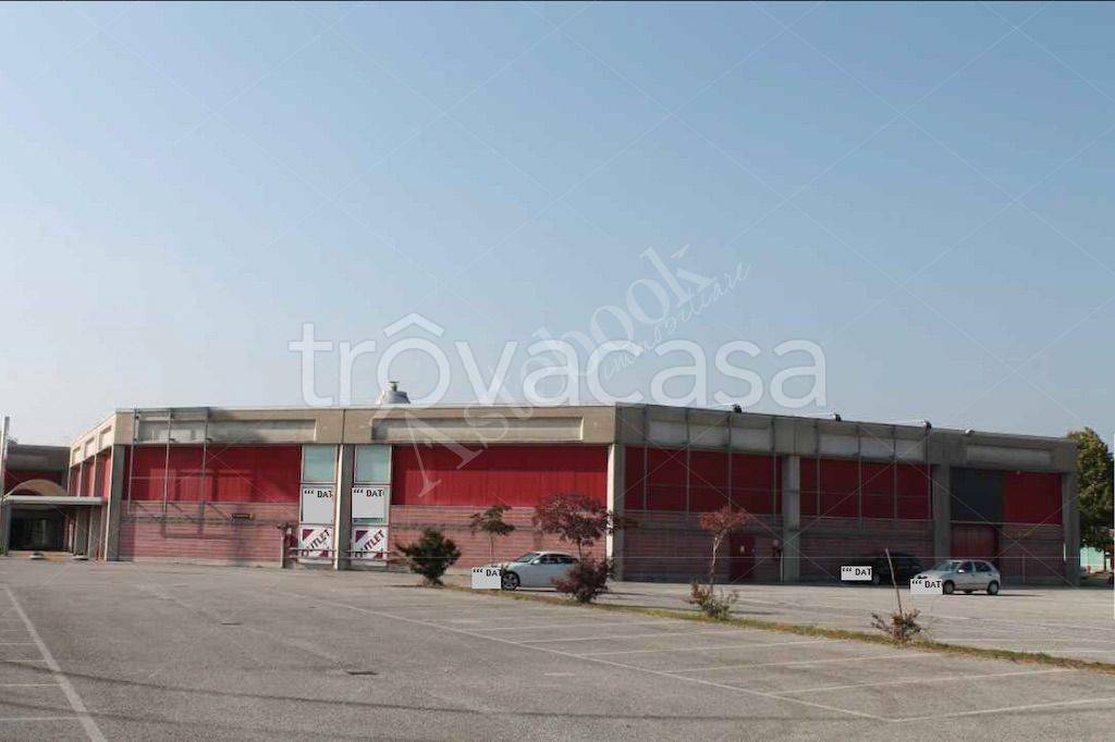 locale commerciale in vendita a Buttrio in zona Caminetto