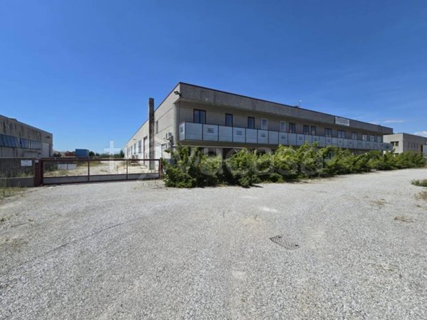 locale commerciale in vendita a Buttrio in zona Caminetto