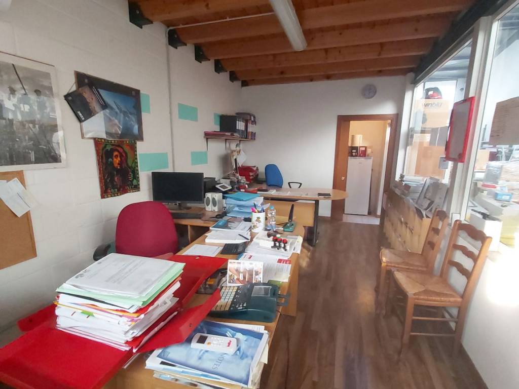 locale commerciale in vendita a Campoformido
