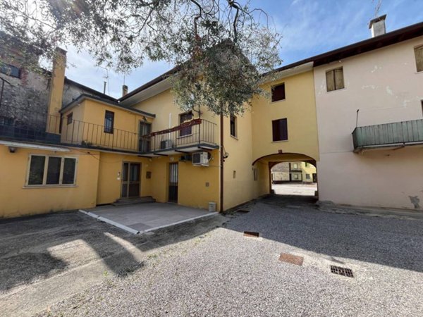 casa indipendente in vendita a Campoformido in zona Basaldella