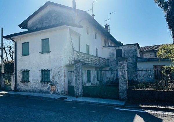 casa indipendente in vendita a Campoformido in zona Bressa