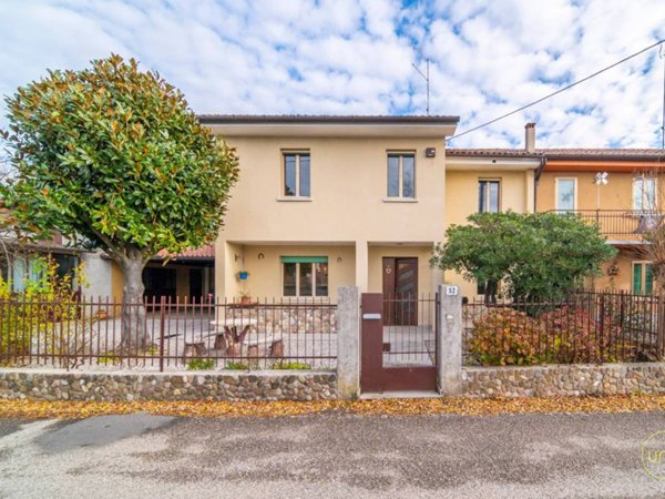 casa indipendente in vendita a Campoformido in zona Basaldella
