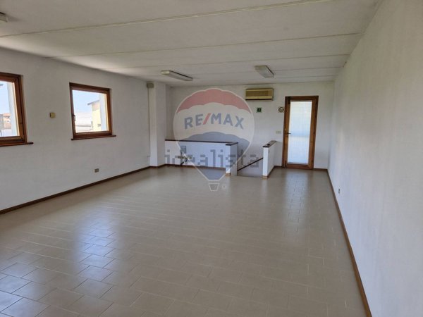 locale commerciale in vendita a Campoformido