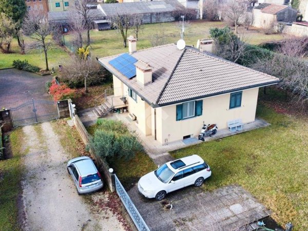casa indipendente in vendita a Campoformido in zona Bressa
