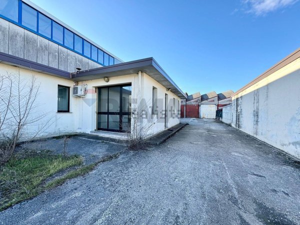 capannone in vendita a Campoformido in zona Basaldella