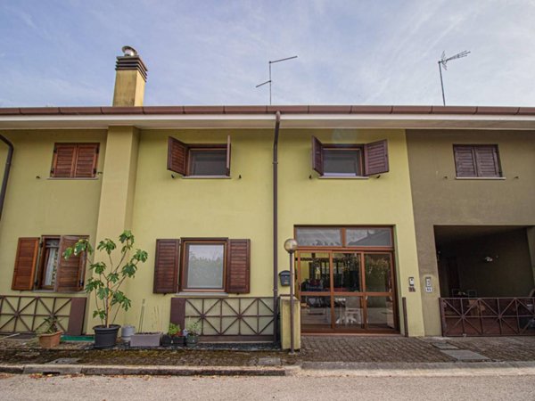 casa indipendente in vendita a Campoformido in zona Basaldella