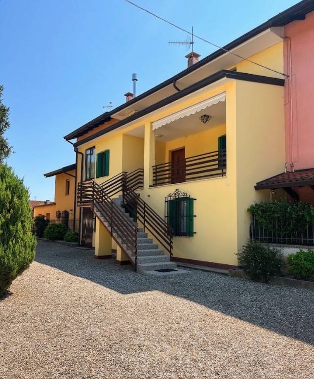 casa indipendente in vendita a Campoformido in zona Basaldella