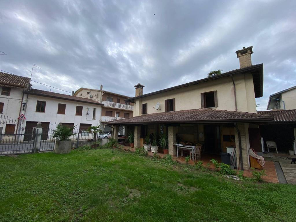 casa indipendente in vendita a Carlino