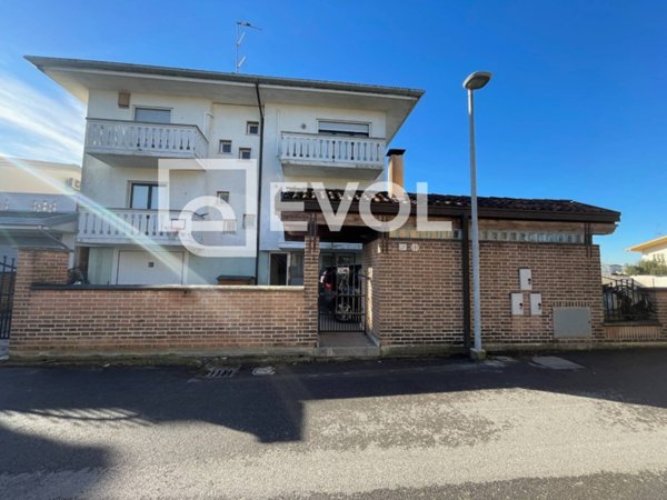 casa indipendente in vendita a Carlino