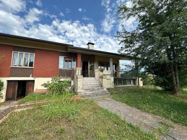casa indipendente in vendita a Carlino