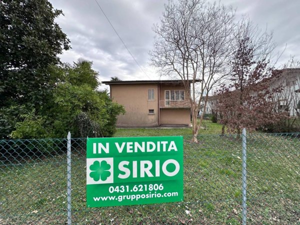 casa indipendente in vendita a Carlino