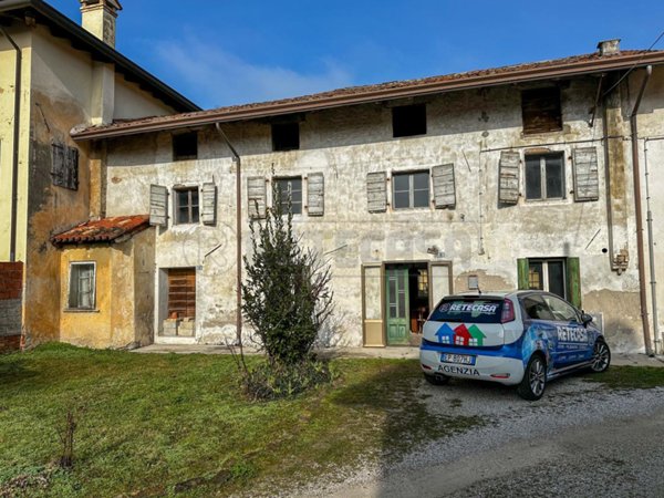 casa indipendente in vendita a Carlino