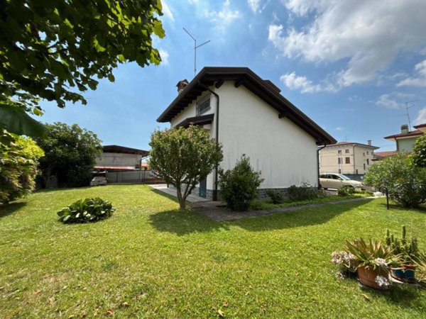 casa indipendente in vendita a Carlino in zona San Gervasio