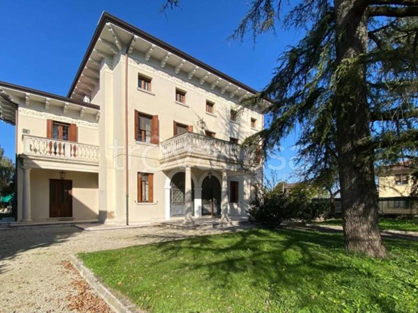 casa indipendente in vendita a Carlino in zona San Gervasio