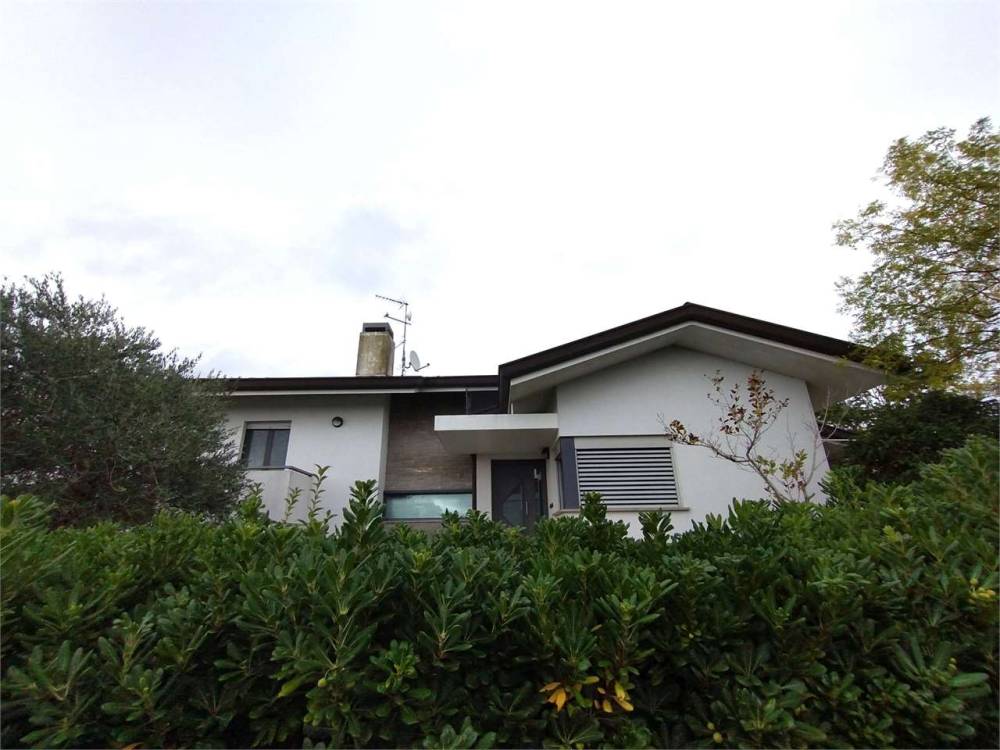 casa indipendente in vendita a Carlino