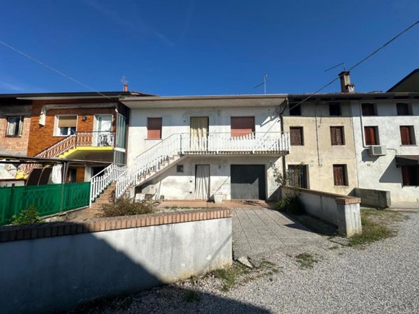 casa indipendente in vendita a Carlino