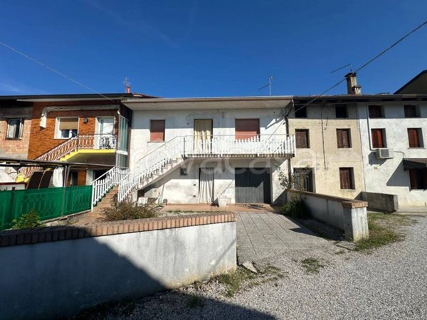 casa indipendente in vendita a Carlino