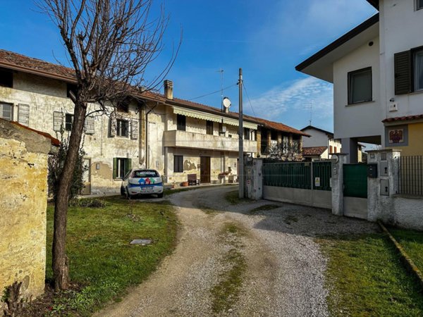 casa indipendente in vendita a Carlino