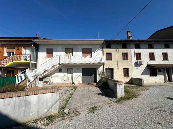 casa indipendente in vendita a Carlino